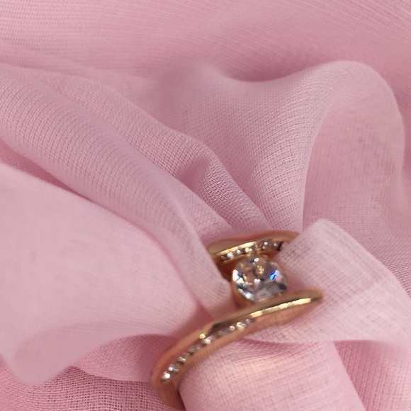 ROSE GOLD RING WITH WHITE SAPPHIRE - Picture 2 of 8